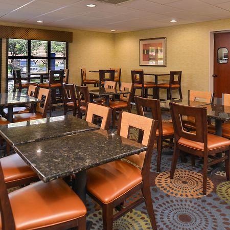 Holiday Inn Express & Suites Central Omaha By Ihg Exterior photo