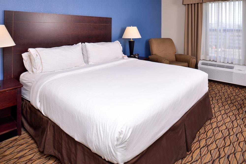 Holiday Inn Express & Suites Central Omaha By Ihg Exterior photo