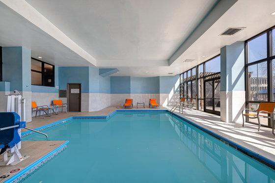 Holiday Inn Express & Suites Central Omaha By Ihg Facilities photo