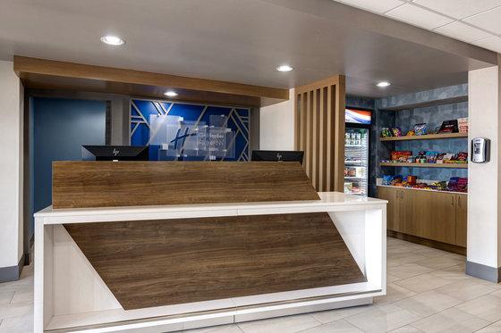 Holiday Inn Express & Suites Central Omaha By Ihg Exterior photo