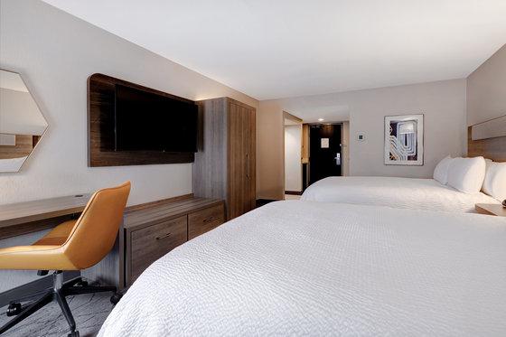 Holiday Inn Express & Suites Central Omaha By Ihg Room photo