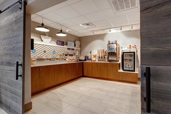 Holiday Inn Express & Suites Central Omaha By Ihg Restaurant photo