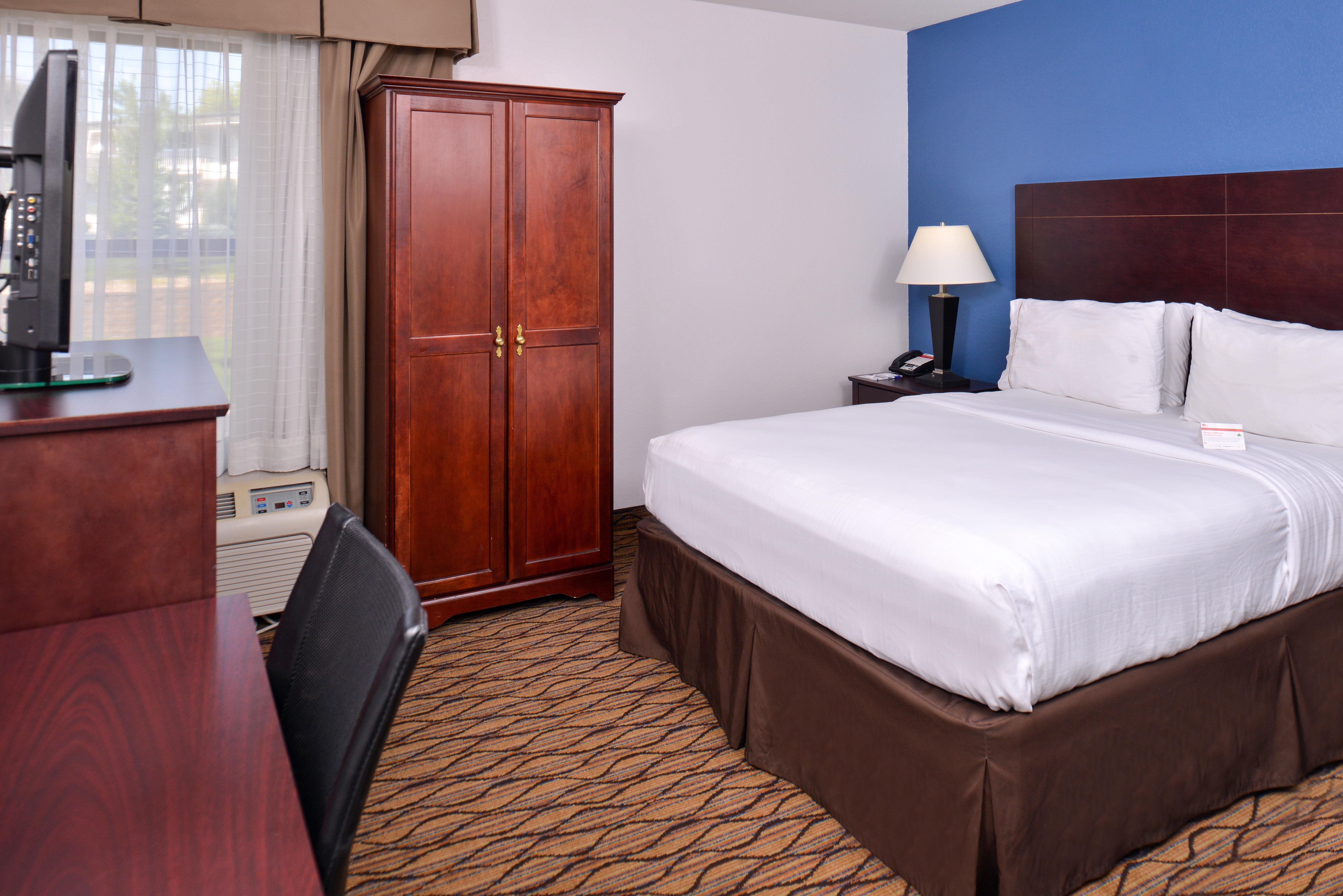 Holiday Inn Express & Suites Central Omaha By Ihg Exterior photo