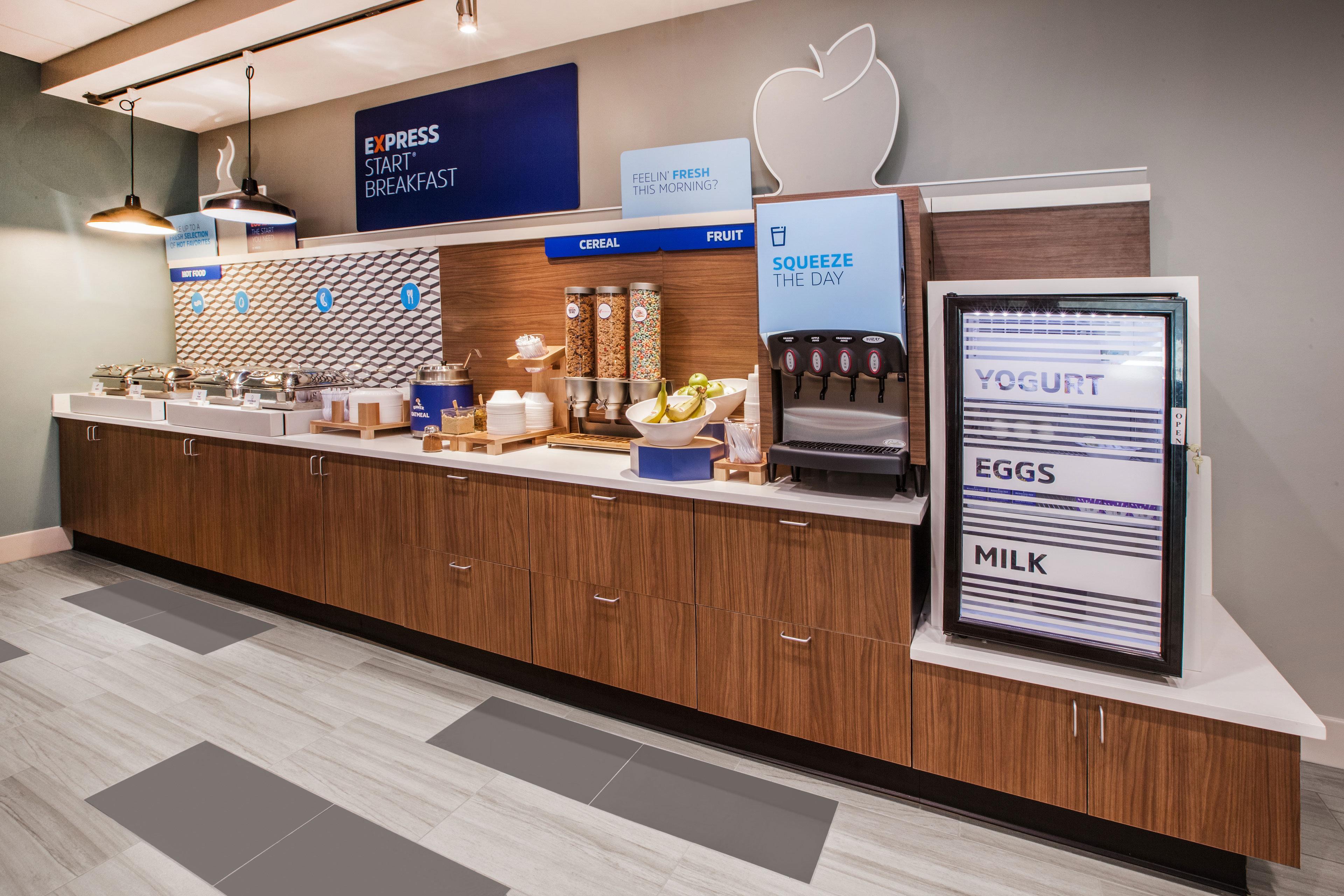 Holiday Inn Express & Suites Central Omaha By Ihg Exterior photo