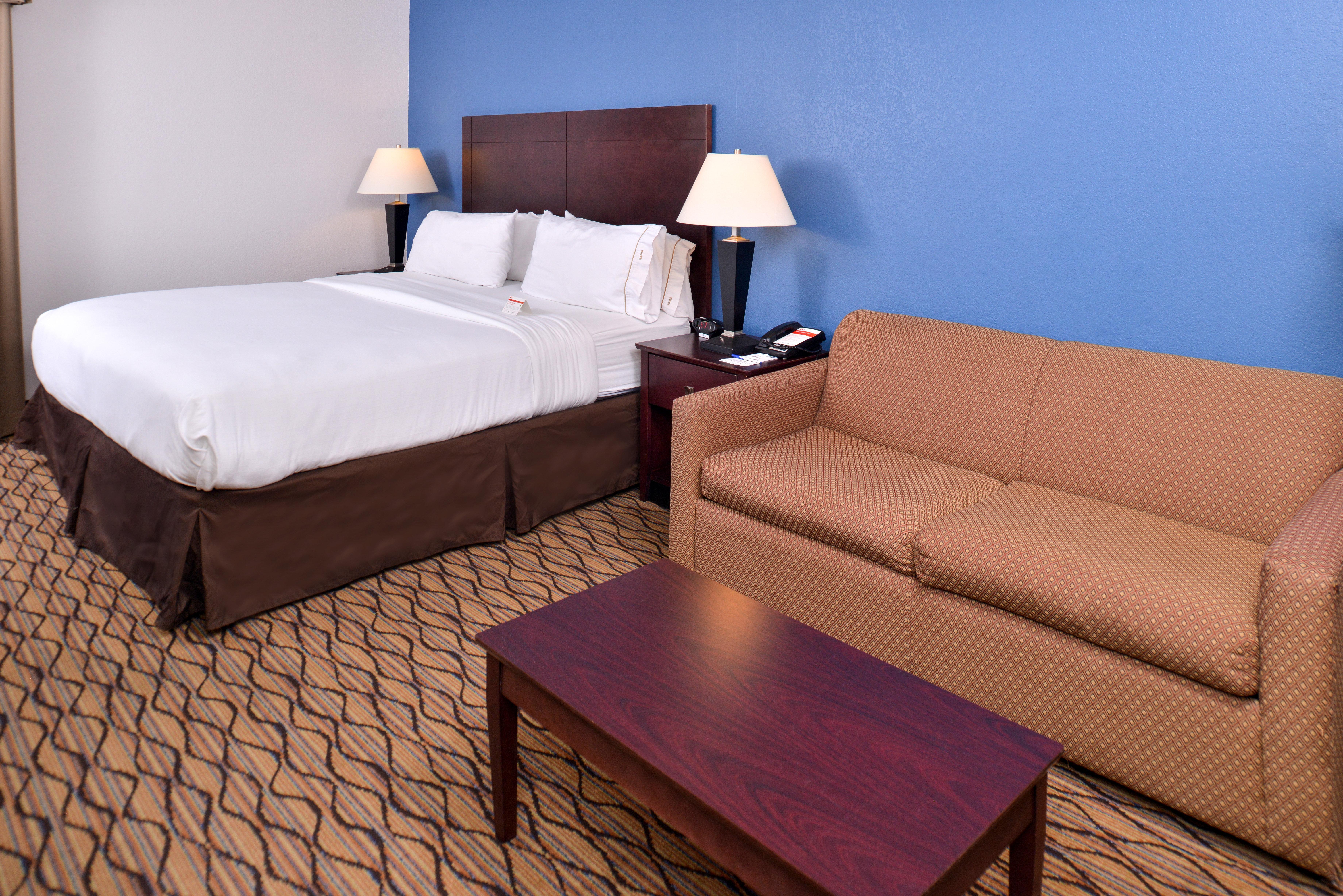 Holiday Inn Express & Suites Central Omaha By Ihg Exterior photo